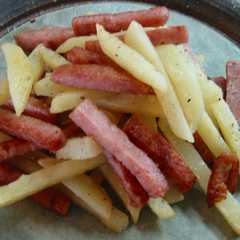 รูปของ ビールがすすむ～♡スパムじゃが