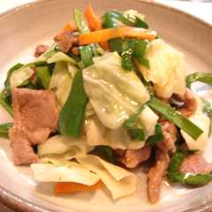 รูปของ 塩味がeね♪　旨！肉野菜炒め