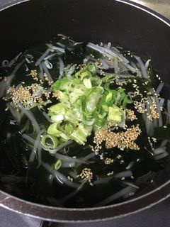 もやし&わかめ 中華スープ -レシピのメイン写真
