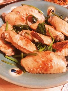 手羽中と青菜のニンニク醤油炒め-レシピのメイン写真
