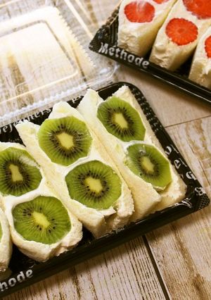 萌え断面♪キウイチーズクリームサンド-レシピのメイン写真