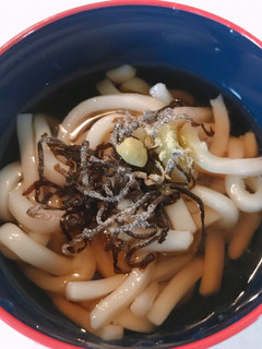 塩こんぶとわさびの、冷たい麦茶うどん-レシピのメイン写真