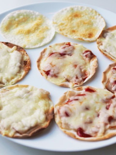 余った餃子の皮で作る簡単ピザ-レシピのメイン写真