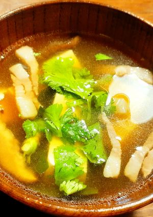 塩豚、干し椎茸、豆腐、パクチーのお味噌汁-レシピのメイン写真