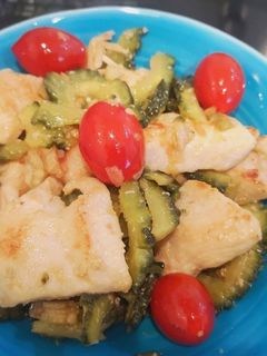 鶏胸肉とゴーヤの塩麹炒め-レシピのメイン写真