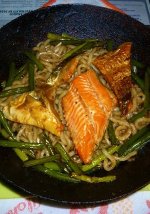 銀鮭のアラの燻製載せ焼きうどん-レシピのメイン写真