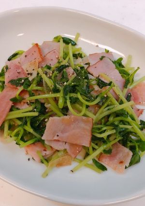 豆苗とベーコンのにんにく炒め-レシピのメイン写真