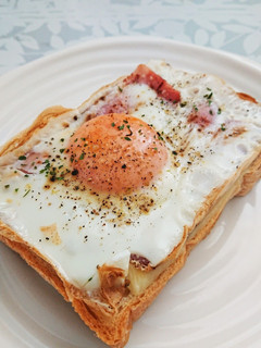 チーズベーコンエッグトースト-レシピのメイン写真