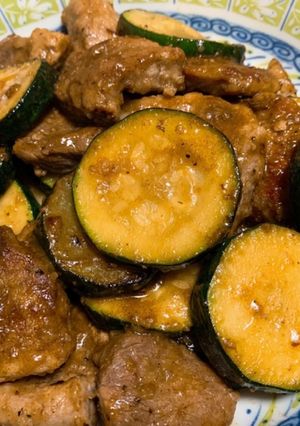 厚切り豚肉とズッキーニのバタポン炒め-レシピのメイン写真