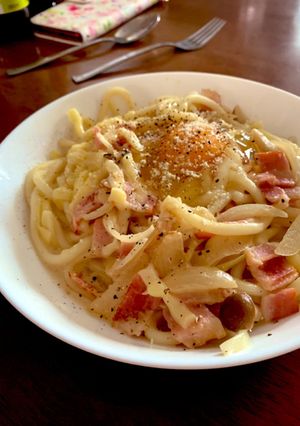 ゆでうどんで超絶簡単！カルボナーラうどん-レシピのメイン写真