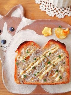 *胡桃パンしらす乗せたらどうかしら~す*-レシピのメイン写真