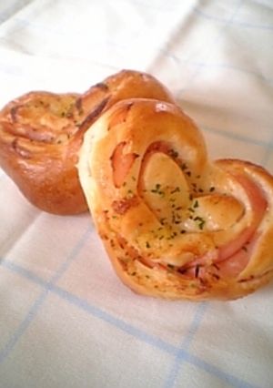 ハートの♡ふわふわハムロールパン-レシピのメイン写真