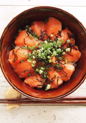 超簡単混ぜるだけ！サーモン塩昆布丼-レシピのメイン写真