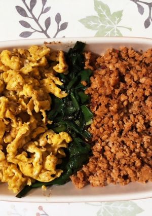 ピリ辛三食そぼろ丼-レシピのメイン写真