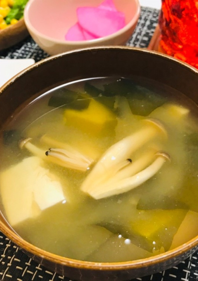 簡単・しめじと豆腐とワカメのお味噌汁-レシピのメイン写真