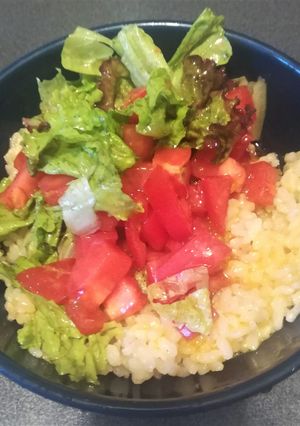 手軽に栄養!トマトとレタスの卵かけごはん-レシピのメイン写真