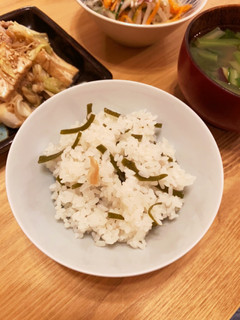 昆布大量消費!昆布と梅の炊き込みごはん-レシピのメイン写真