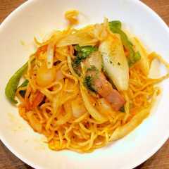 รูปของ ズボラご飯！簡単ナポリタン風焼きそば