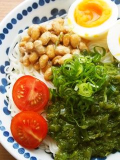 ぶっかけ素麺!めかぶ・納豆でネバネバ♪-レシピのメイン写真