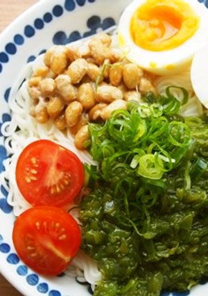 ぶっかけ素麺！めかぶ・納豆でネバネバ♪-レシピのメイン写真