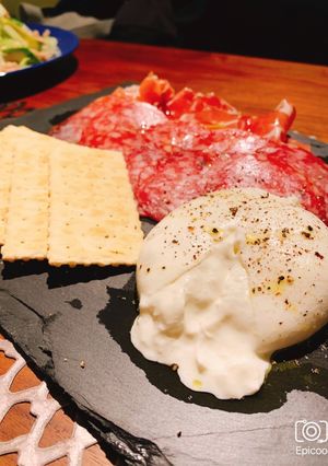 ブッラータチーズと生ハムの前菜-レシピのメイン写真