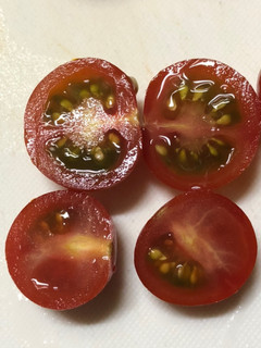 ミニトマトの汁のでにくい切り方-レシピのメイン写真