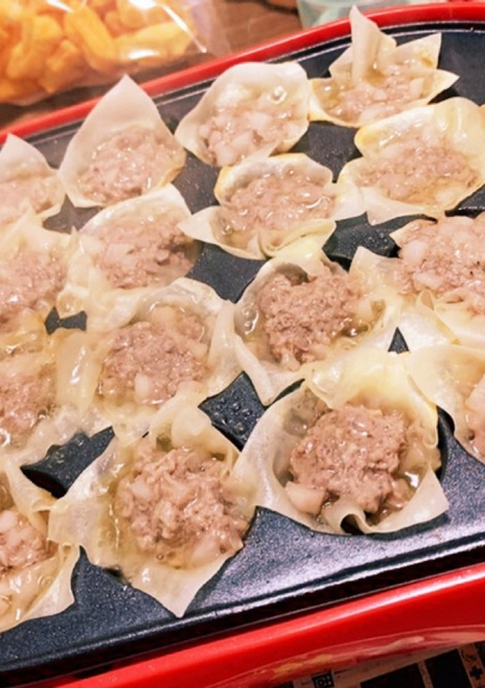 たこ焼き器で簡単焼売！玉ねぎとお肉だけ！-レシピのメイン写真