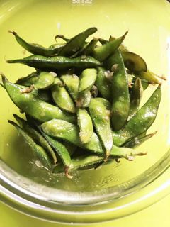 やみつき!枝豆のニンニクオリーブ油炒め-レシピのメイン写真