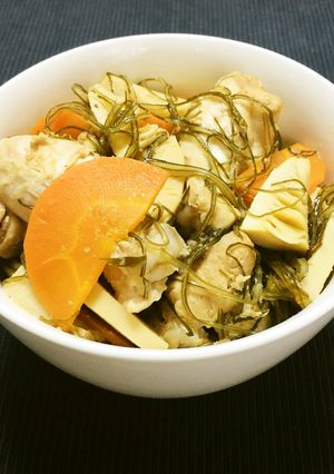 切り昆布と手羽元の梅煮-レシピのメイン写真
