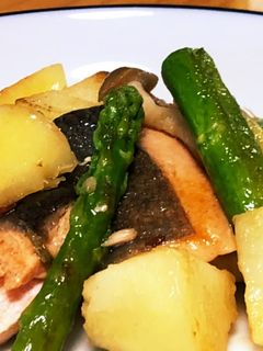 ガリバタ醤油。鮭とじゃがいも-レシピのメイン写真