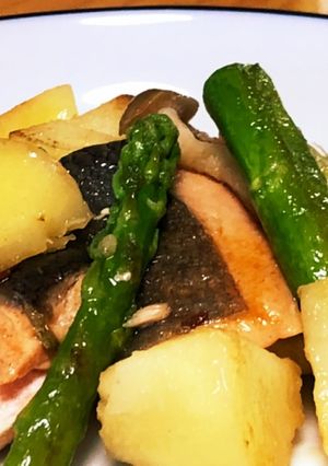 ガリバタ醤油。鮭とじゃがいも-レシピのメイン写真
