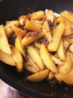 じゃがいもとひき肉の甘辛バター炒め-レシピのメイン写真