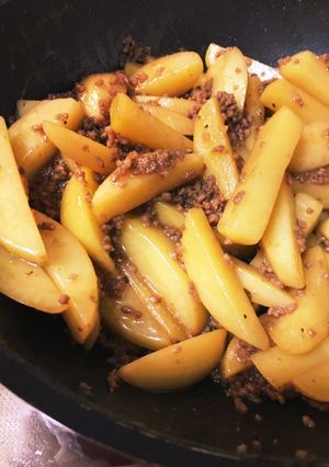 じゃがいもとひき肉の甘辛バター炒め-レシピのメイン写真