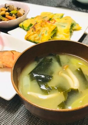 ヘルシーしめじとネギとワカメのお味噌汁-レシピのメイン写真
