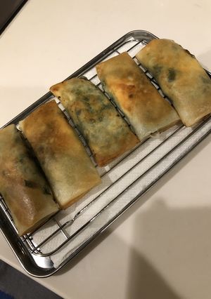 ニラたっぷりプリプリえび春巻き揚げ焼き-レシピのメイン写真