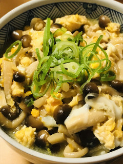 具材2つの簡単丼●たっぷりきのこの玉子丼-レシピのメイン写真