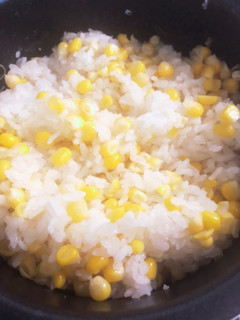 旬に♡芯をダシに!とうもろこしご飯♪-レシピのメイン写真