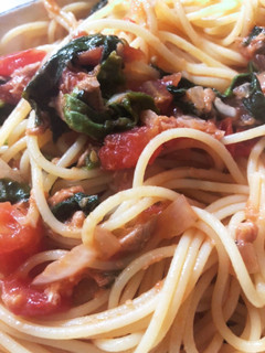 ツナとほうれん草のトマトソースパスタ-レシピのメイン写真