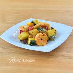 รูปของ 鍋ひとつ♡海老と夏野菜のスパイシー炒め♡