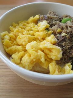 さばと卵のそぼろ丼 / 七尾市給食-レシピのメイン写真