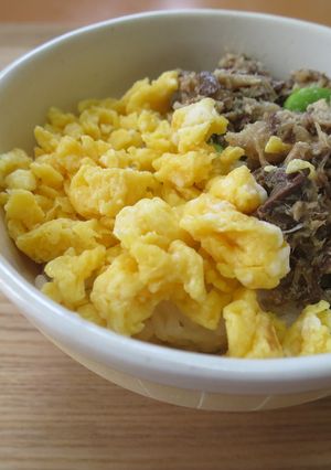 さばと卵のそぼろ丼 / 七尾市給食-レシピのメイン写真