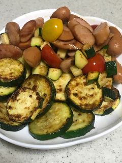 ズッキーニとウインナーとプチトマト炒め-レシピのメイン写真
