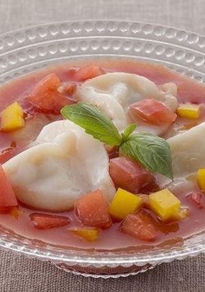 夏に！トマトとパプリカの冷製水餃子スープ-レシピのメイン写真
