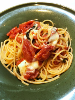 モッツアレラチーズとバジルのトマトパスタ-レシピのメイン写真
