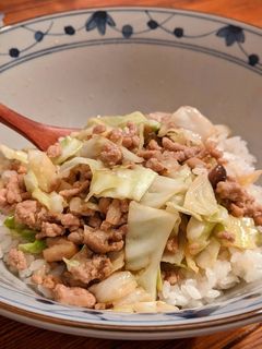 キャベツときのことミンチのポン酢炒め丼-レシピのメイン写真
