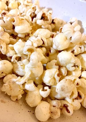 粉チーズとコショウたっぷりポップコーン-レシピのメイン写真