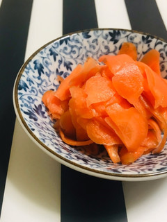 鶏がらスープの素で ピーラー人参の漬物-レシピのメイン写真