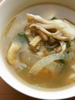 舞茸と玉ねぎの味噌汁♪-レシピのメイン写真