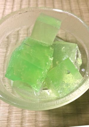 シュワシュワ〜　メロンソーダ寒天-レシピのメイン写真