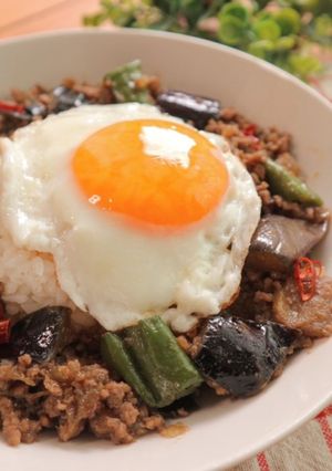 カフェ風♪なすとピーマンの甘辛肉味噌丼-レシピのメイン写真